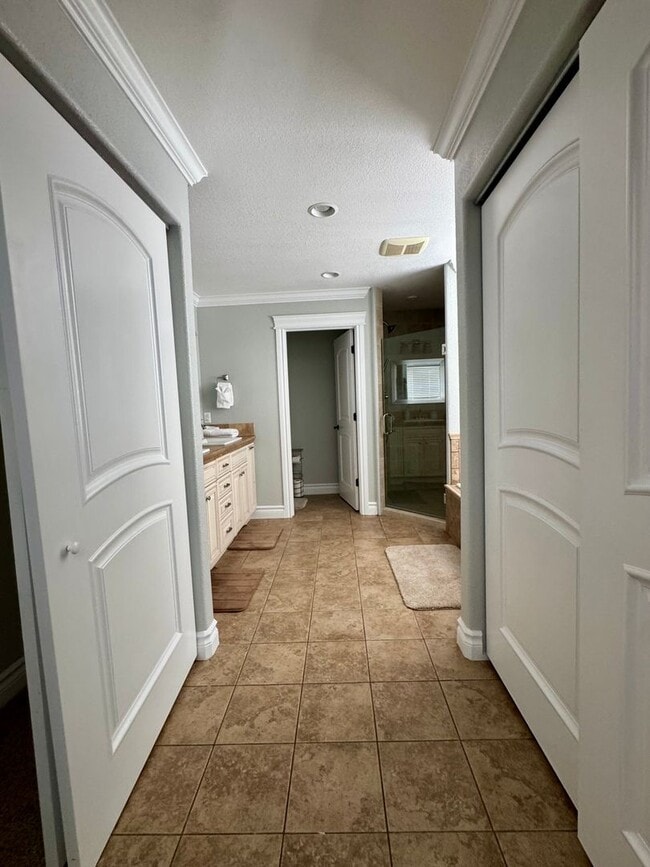 Building Photo - 130 Ridge Dr