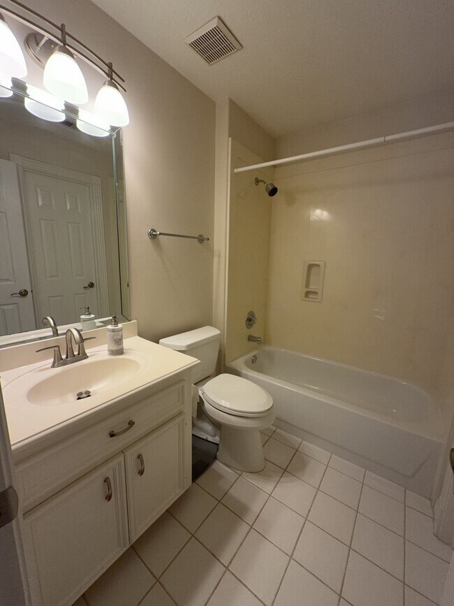 Building Photo - 16410 Emilia Ct