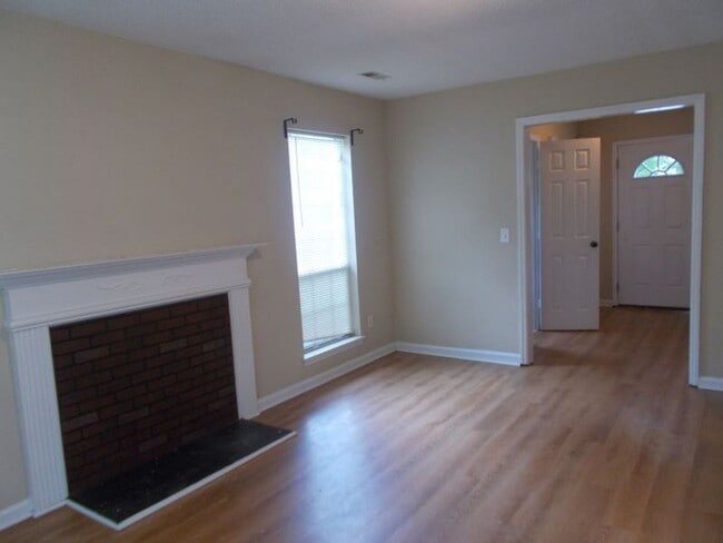 Building Photo - Lovely 3-Bedroom Home in the Hilltop/Faire...
