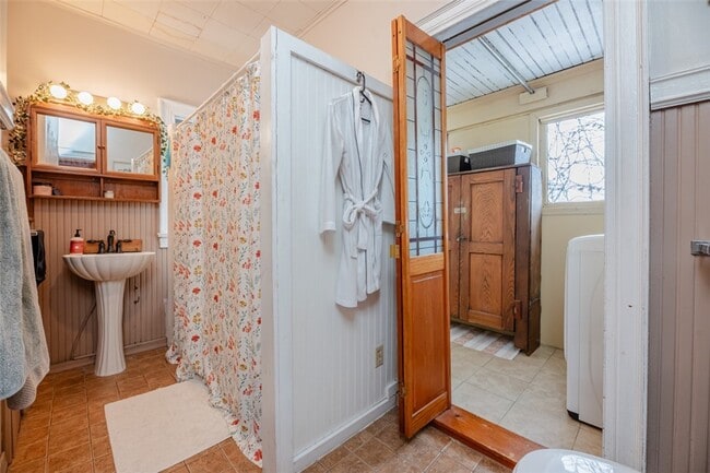 Building Photo - 7 Arlington St