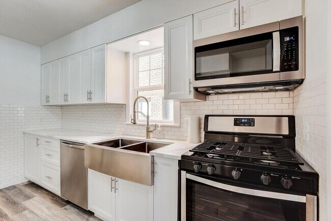 Building Photo - 6 bedroom 2 bathroom available 06/01/2026