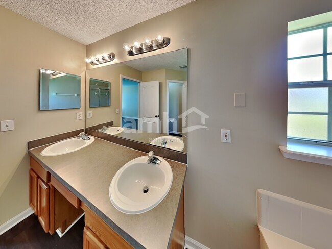 Building Photo - 1767 Saw Lake Dr