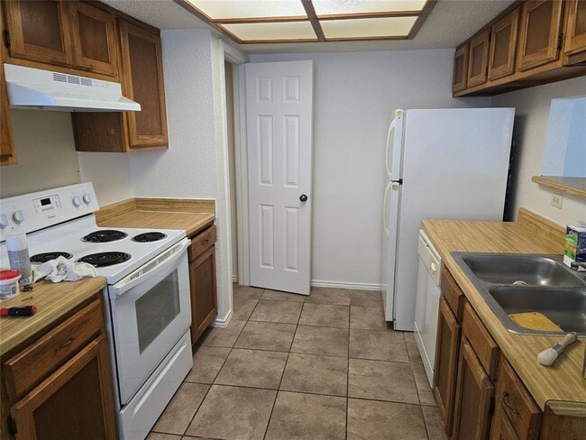 Building Photo - 9406 Kempler Dr