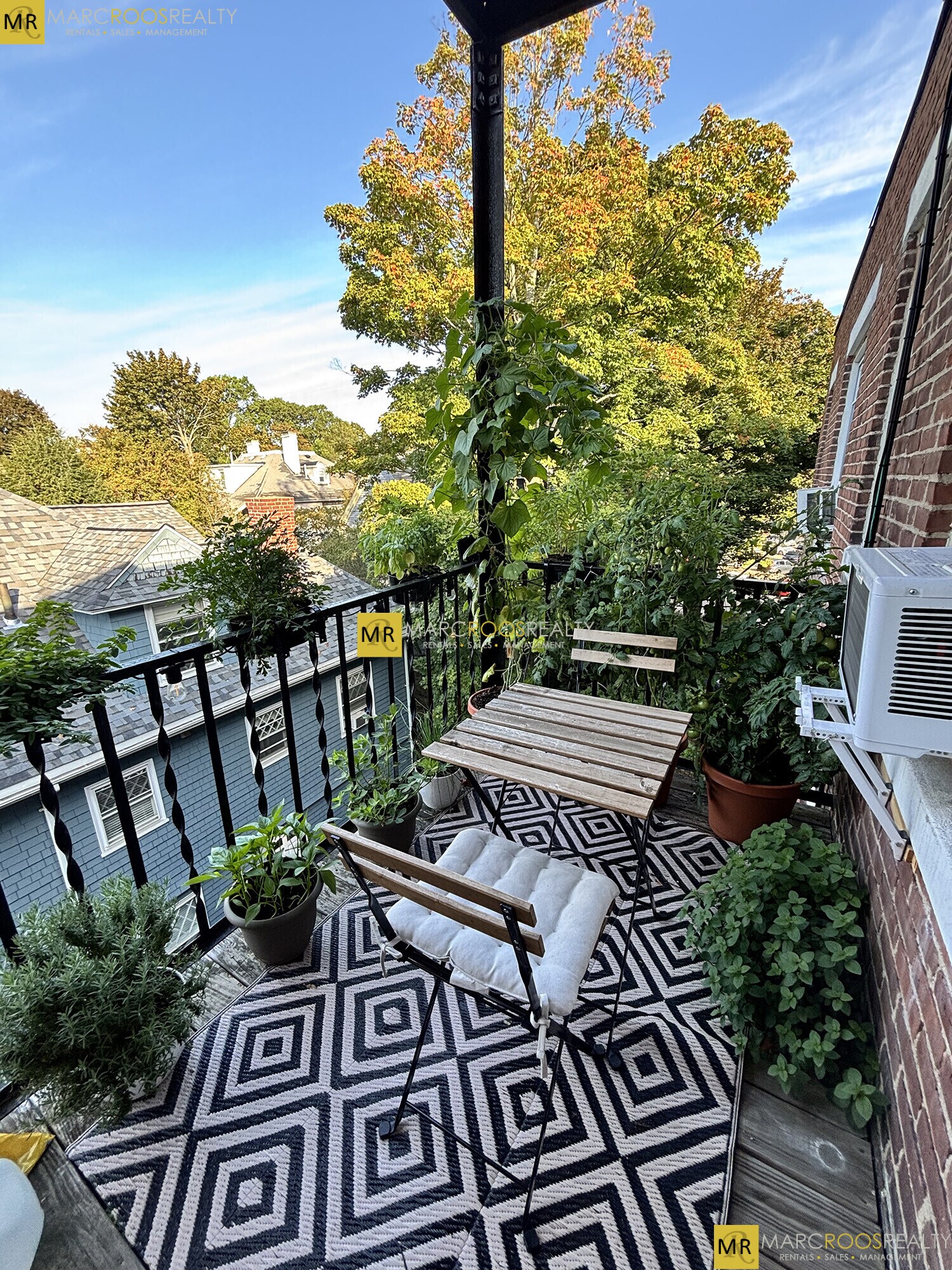 Building Photo - 52 Strathmore Rd