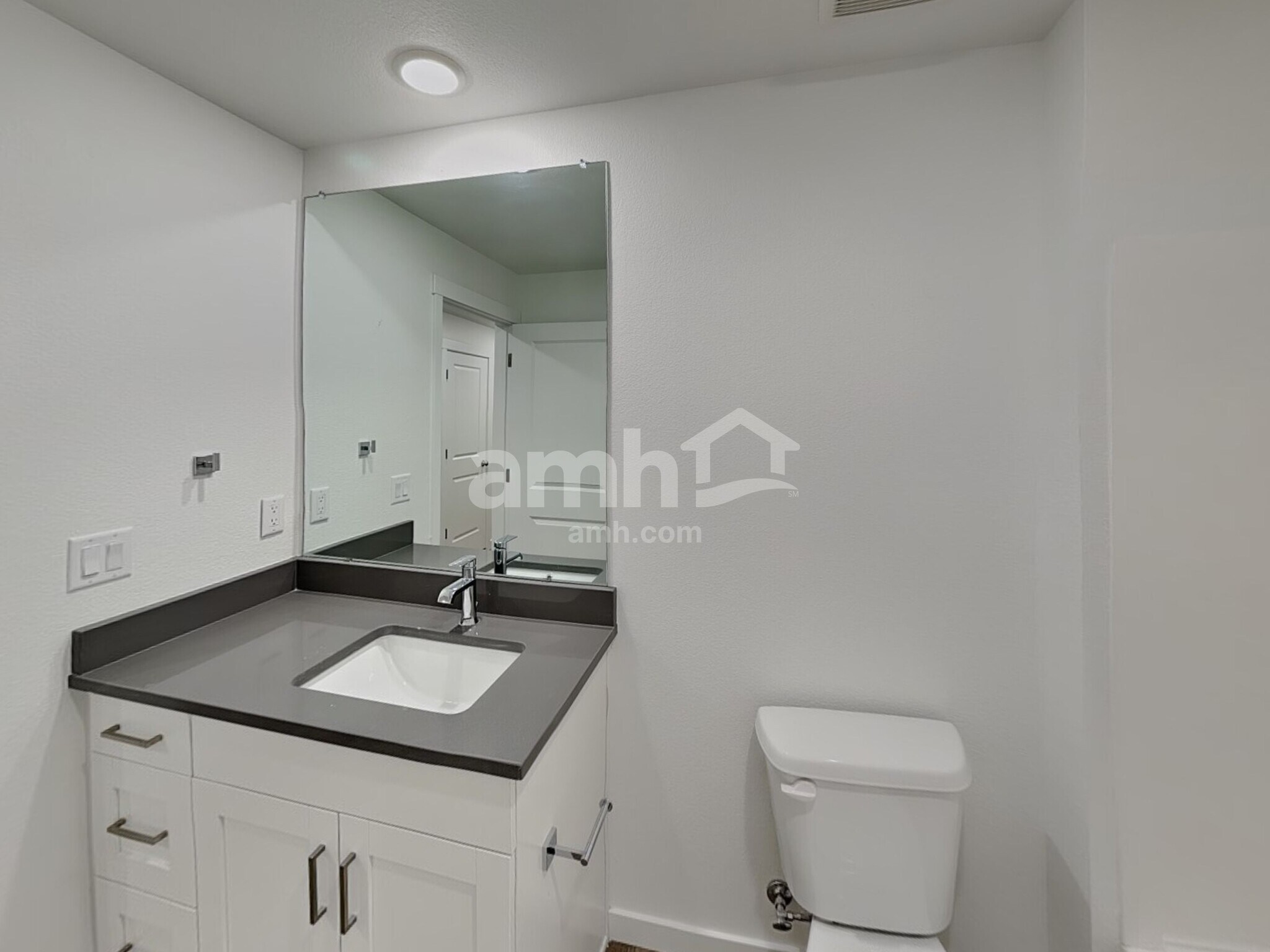 Building Photo - 23532 E 3rd Pl