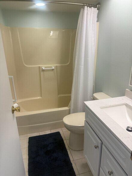 Building Photo - 200 Meres Blvd