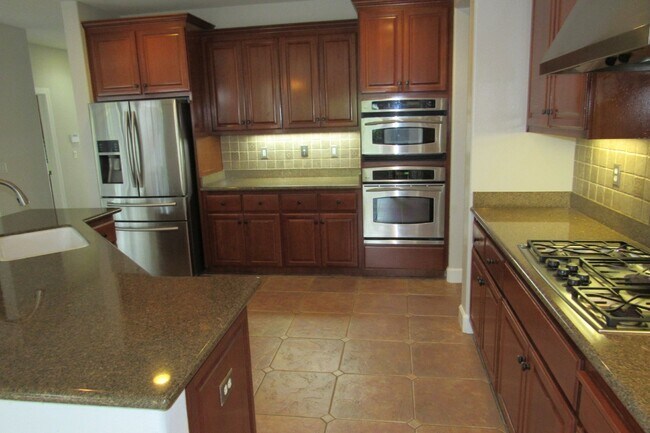 Building Photo - Gorgeous 5 Bed/4.5 Bath with Office in Perfect San Ramon Location
