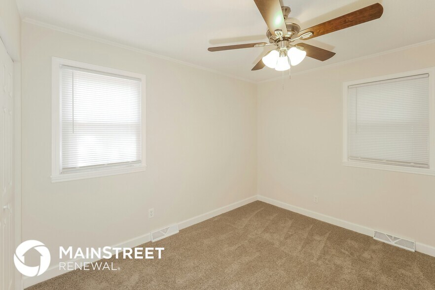 Building Photo - 1109 NE Columbus St