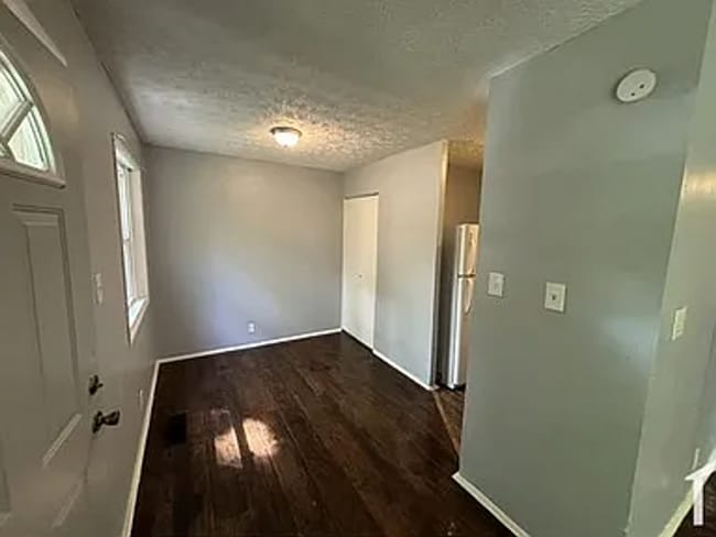 Building Photo - Newly Remodeled 4bed/1 bath Total Electric Home