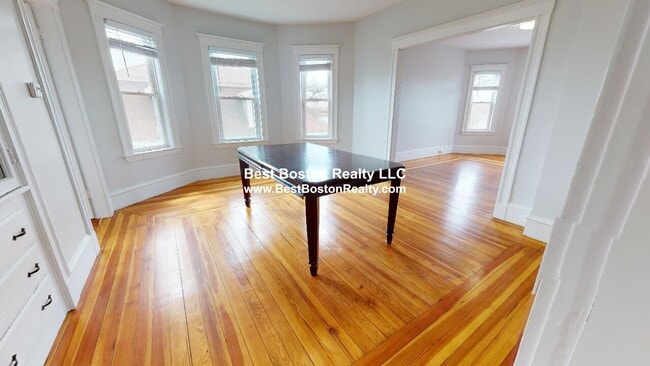 Building Photo - 27A Craigie St. Unit 3