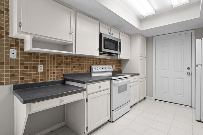 Building Photo - 3506 Parkwood Ave