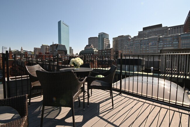 Building Photo - 32 Fairfield St