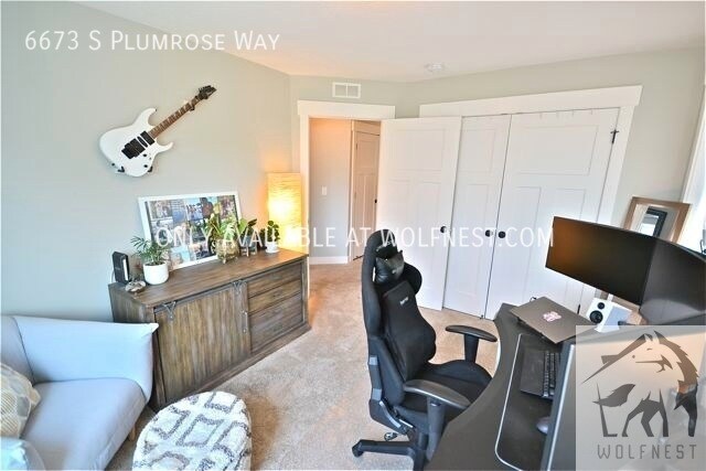Building Photo - No Deposit Option! Ravishing 3 Bedroom Tay...