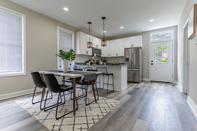 Building Photo - Spacious 6-Bedroom Home – Perfect for Large Families or Groups!