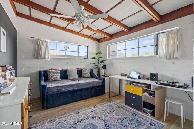 Building Photo - 334 W Glenrosa Ave