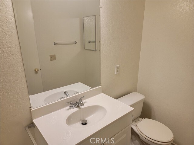 Building Photo - 435 W 9th St