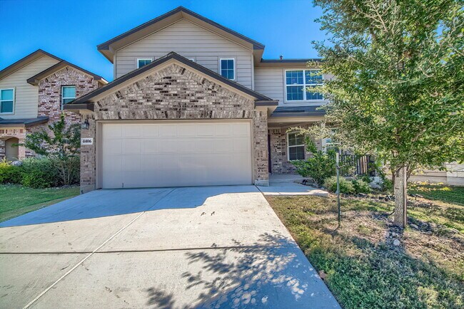 Primary Photo - Stunning 4 bedroom offering 50% off the fi...