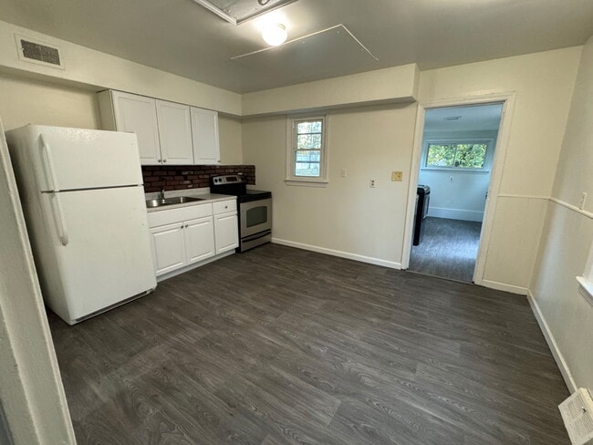 Building Photo - Beta place