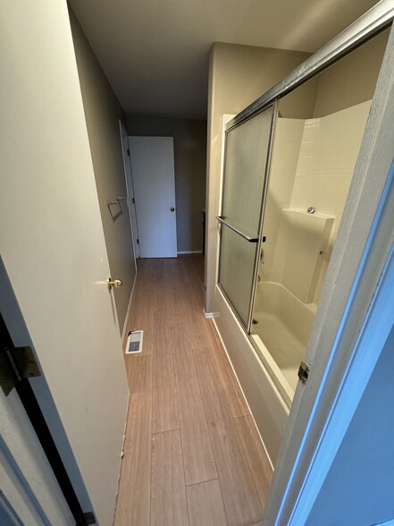 4-2b2b - 16049 SE Caruthers St