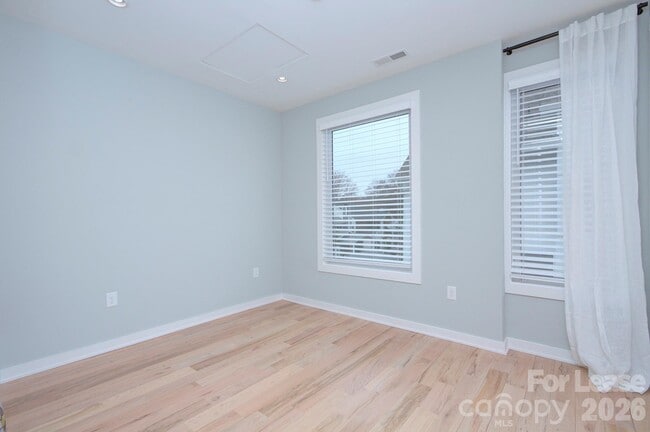 Building Photo - 2737 Shenandoah Ave