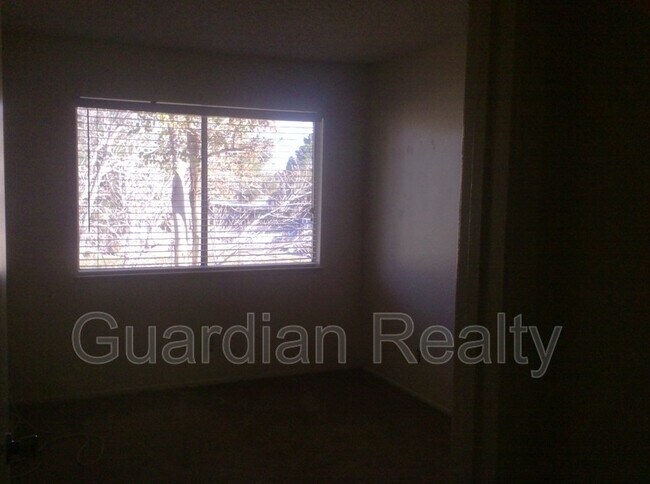 Building Photo - 2209 Tall Pine Dr