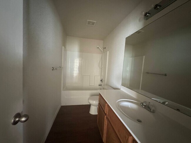 Building Photo - 1537 Justin Lp