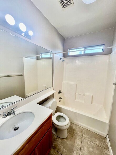 Building Photo - 11559 Brookrun Ct