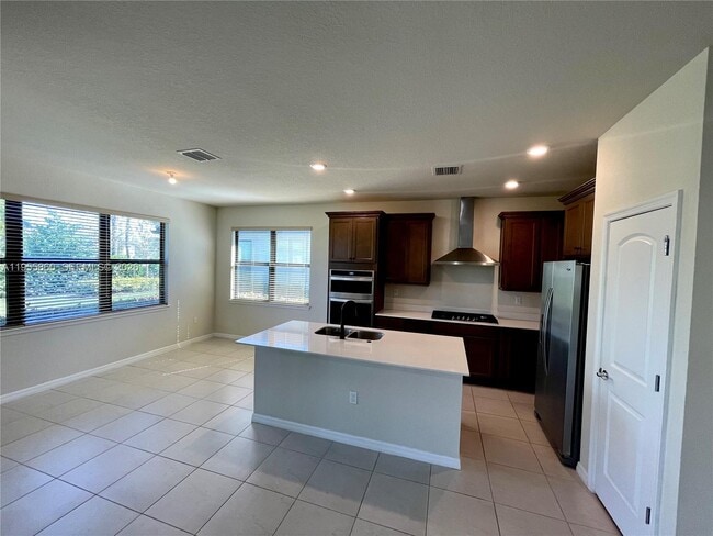 Building Photo - 4490 Gramercy Dr