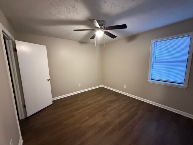 Building Photo - 108/110 St Andrews Ct