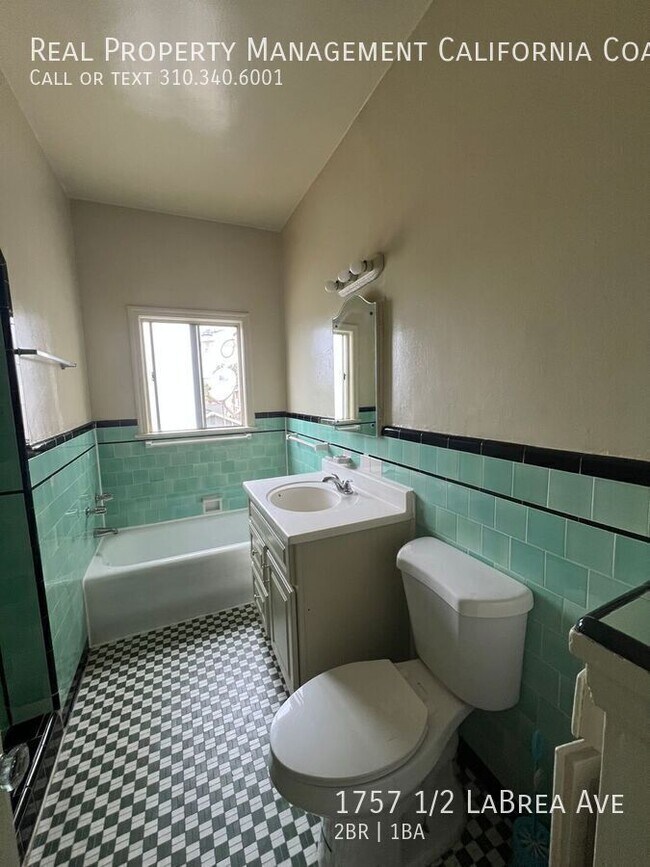 Building Photo - 1757 1/2 LaBrea Ave-