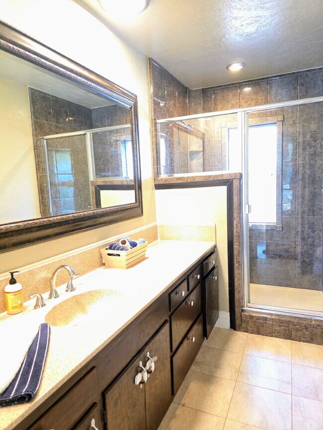 Building Photo - Breathtaking Home offers flexible living with bonus rooms ideal for an office, art studio, gym, o...