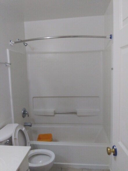 Building Photo - 413 Tower Dr