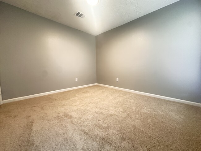 Building Photo - 7711 Water Park Ln