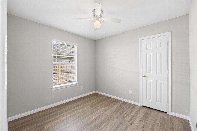 Building Photo - 3215 Rockdale Dr