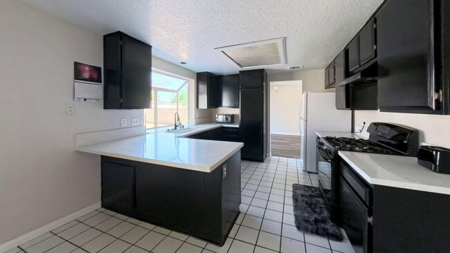 Building Photo - 12658 Heartleaf St