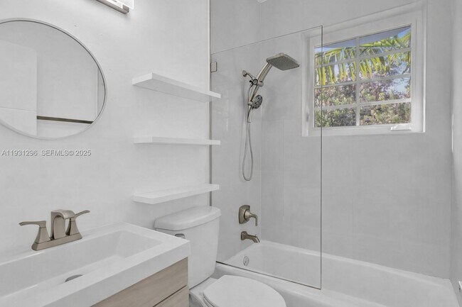 Building Photo - 1009 Meridian Ave