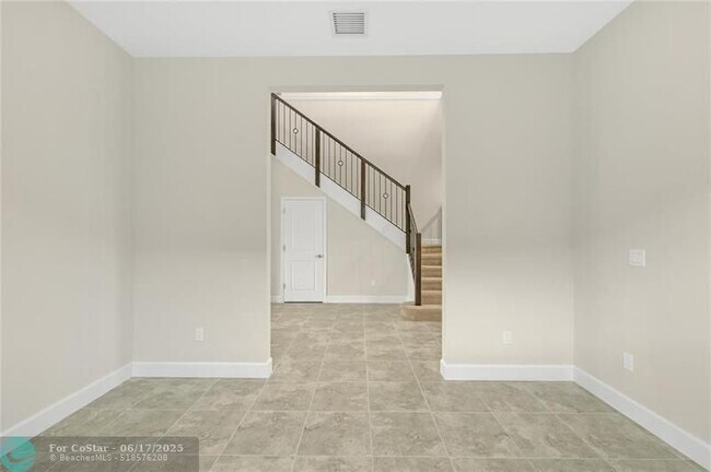 Building Photo - 14989 RedCove Pl