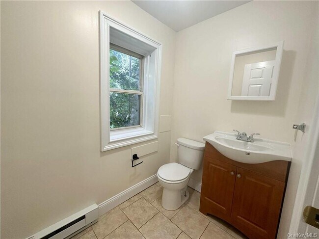 Building Photo - 570 NY-52