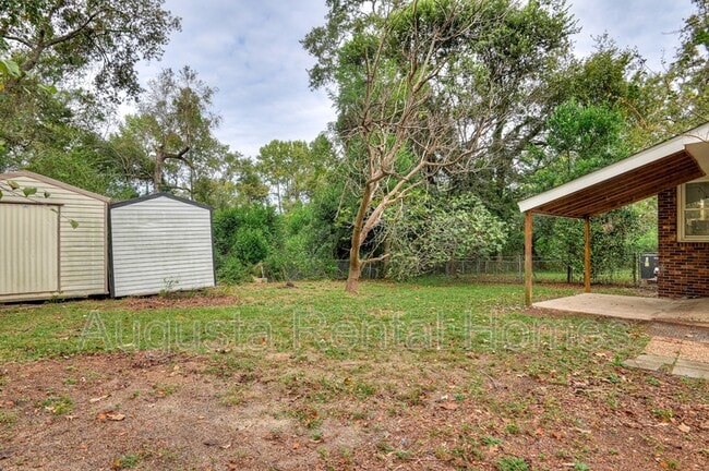 Building Photo - 323 Pineview Dr