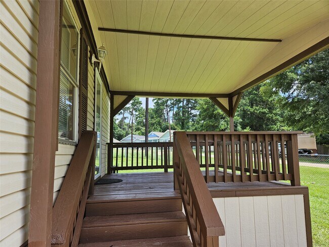 Building Photo - 16974 Balmoral St