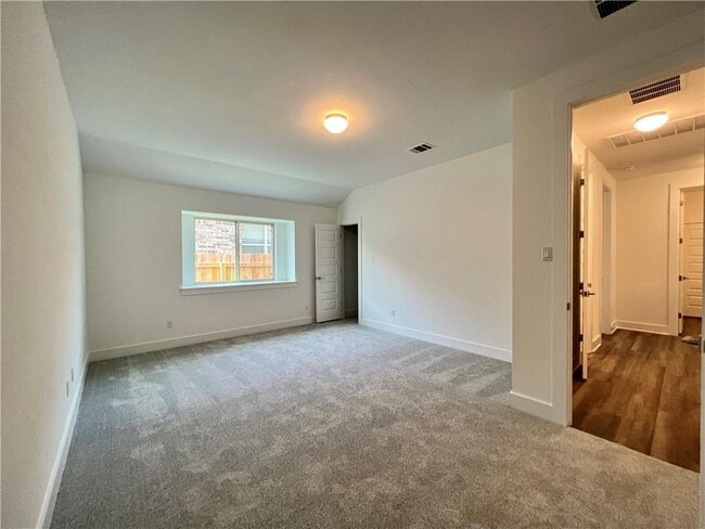 Building Photo - 577 Elm Green St