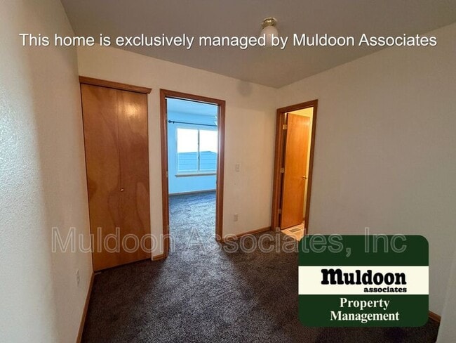 Building Photo - 821 Legend Oak Dr