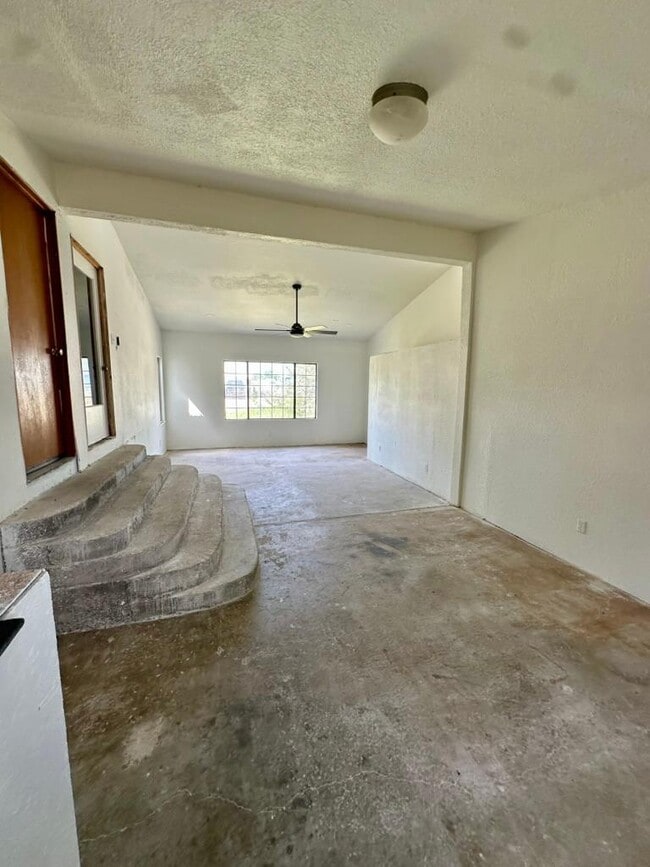 Building Photo - 944 Lucinda Dr