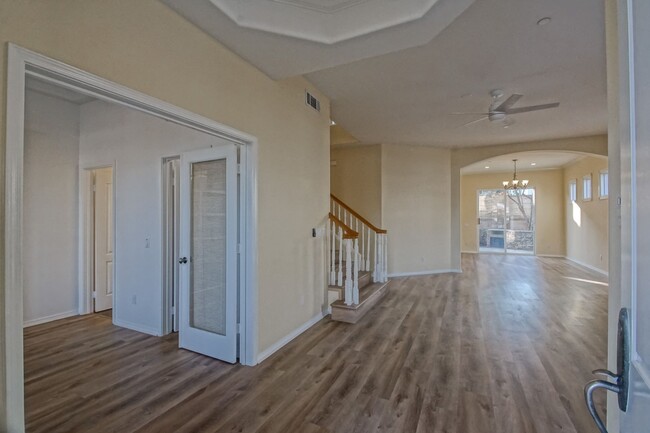 Building Photo - Just Renovated! Beautiful & Spacious, 6BD/...