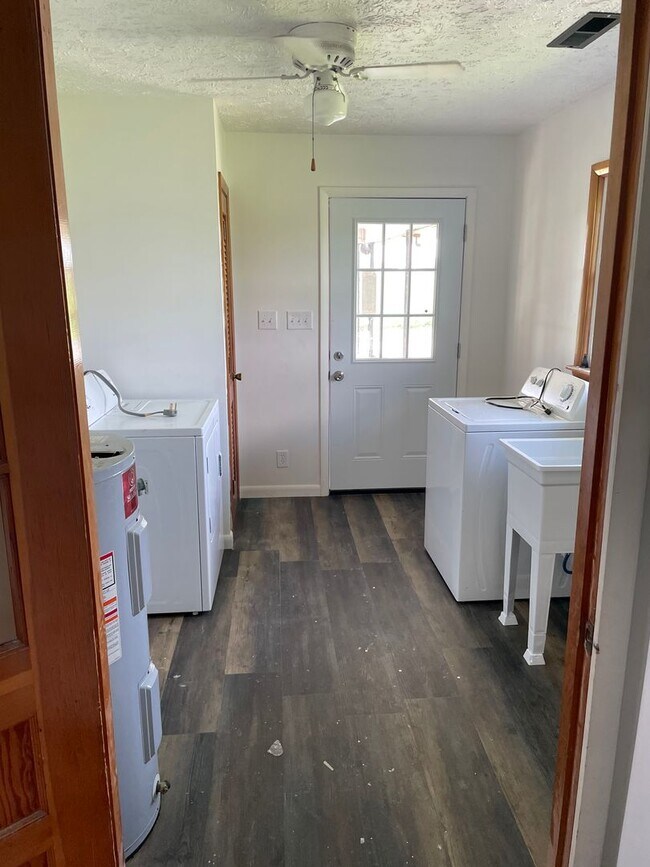 Building Photo - 3 Bed 1 Bath Home - Russellville