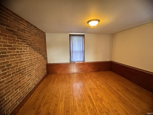 Building Photo - 304 N Main St