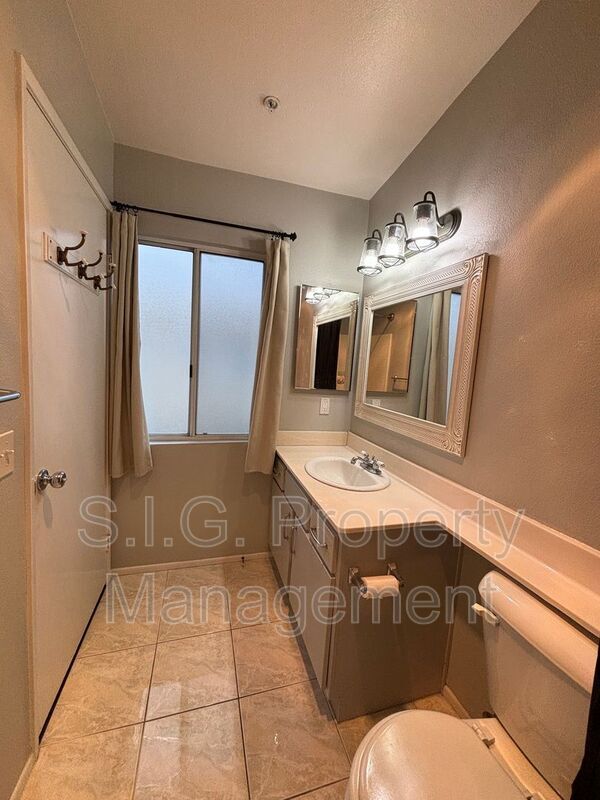 Building Photo - 11377 Osborne Pl