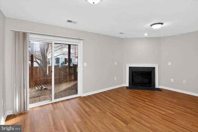 Building Photo - 207 Chesterbrook Ct