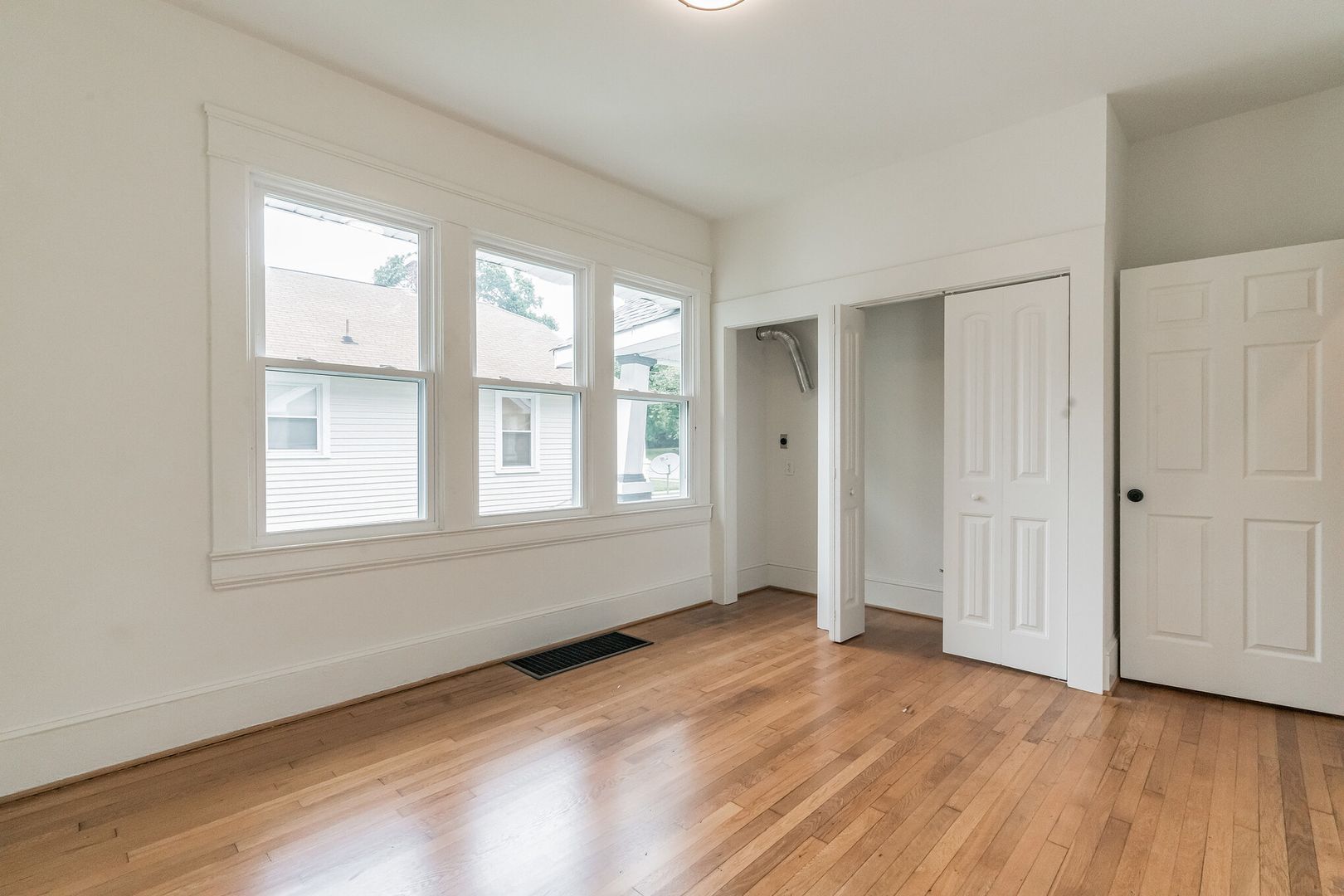 Building Photo - 512 Granville Dr SW