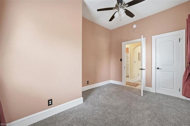 Building Photo - 1325 W Little Creek Rd